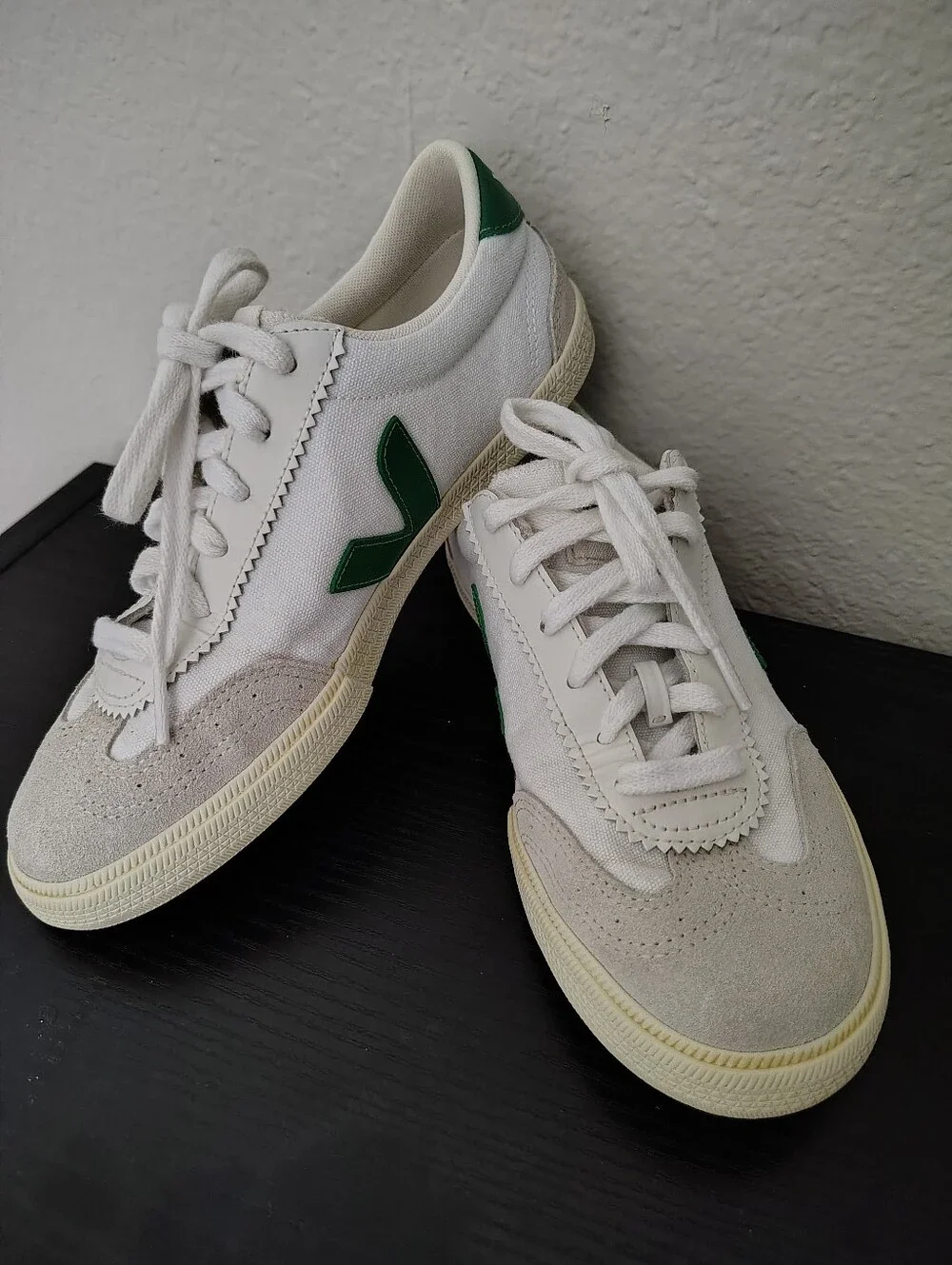 Veja Volley Canvas White/ Emeraude Low Top Sneakers